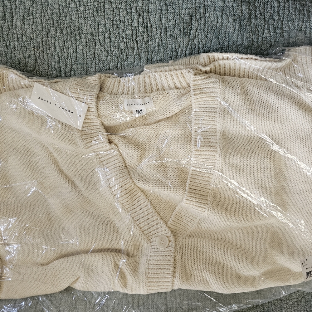 Basin + Range sweater M/L Cream colored